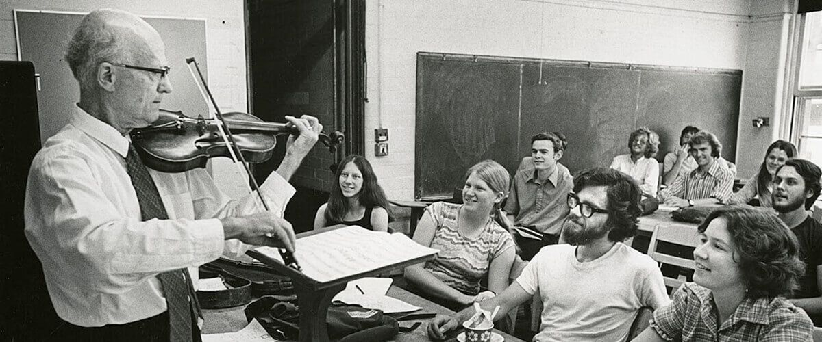 Francis Hole sings about dirt.