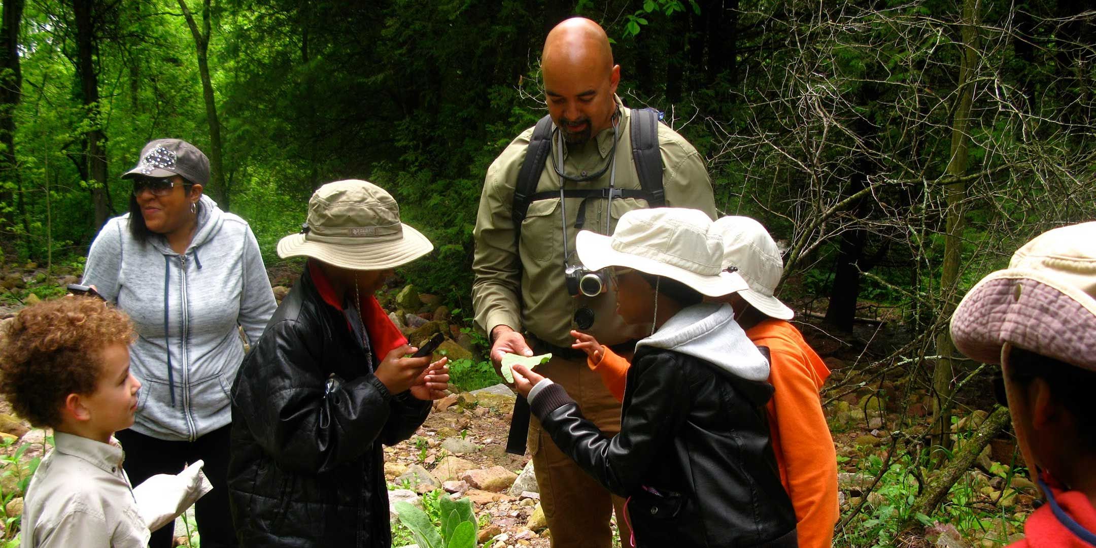 Chris Kilgour ’13 and a group of hikers.