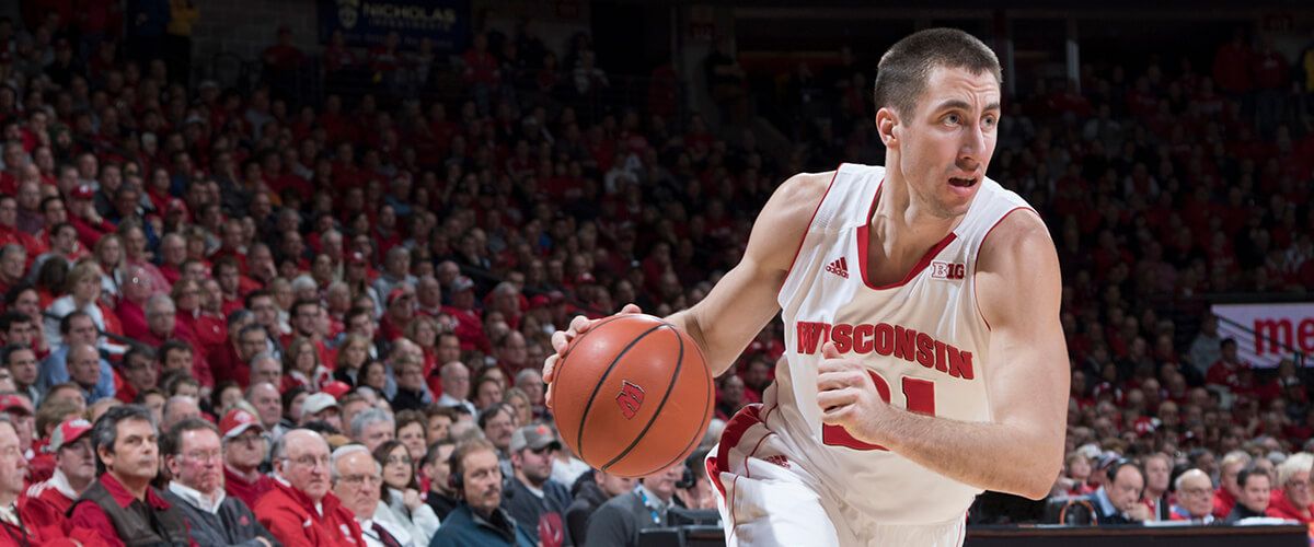 Josh Gasser dribbles