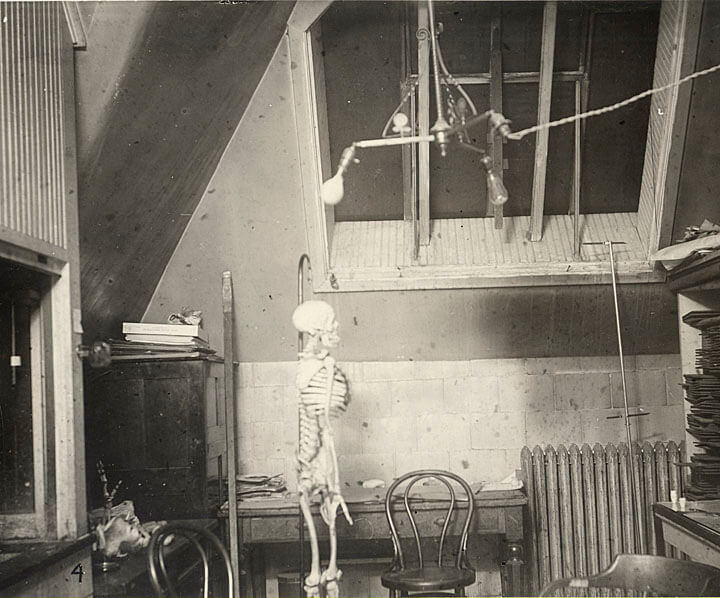 Hanging Around UW Archives S08985